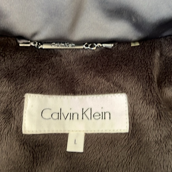 New without tags Calvin Klein puffer jacket. Gray/size large. - Picture 6 of 11